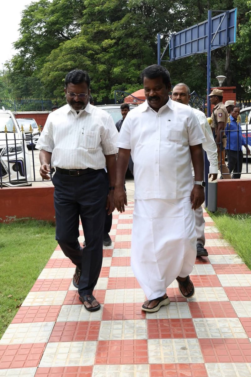 TN_politics_04's tweet photo. தமிழ்நாடு காங்கிரஸ் கட்சியின் தலைவர்  செல்வப் பெருந்தகை அவர்கள் எழுச்சித் தமிழர் அவர்களை சந்தித்து மகள் திருமண அழைப்பிதழை வழங்கினார் 💫✨ https://t.co/zT91lDDzxQ