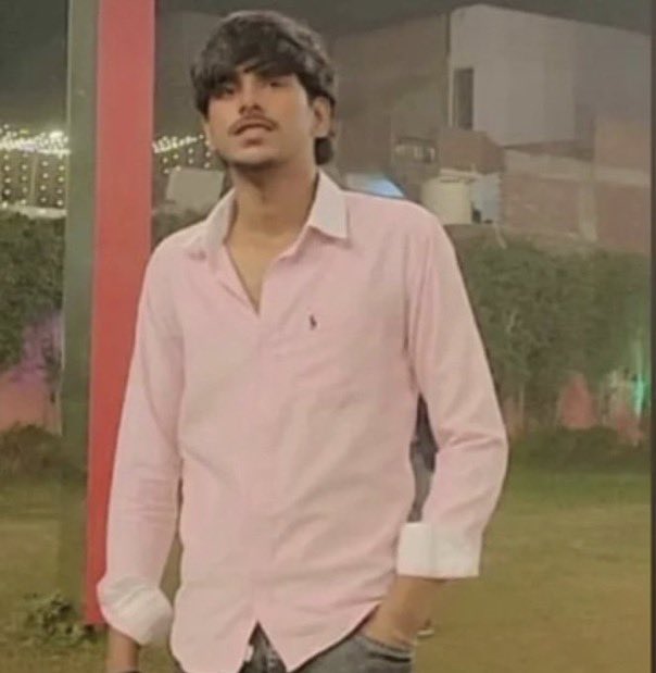 FabulasGuy's tweet photo. 11th-grade student Surya Pratap was stabbed to death by his own friend in Ghaziabad, UP.

Asad invited Surya to his home on Eid and asked him to accompany him for goat slaughter. When Surya refused, he was allegedly stabbed in the stomach.

If Holi colour gets applied by mistake, you kill Tarun.

If refuses to watch goat sacrifice, you kill Surya.

The victim is always Hindu.

Why is no one talking about this case.