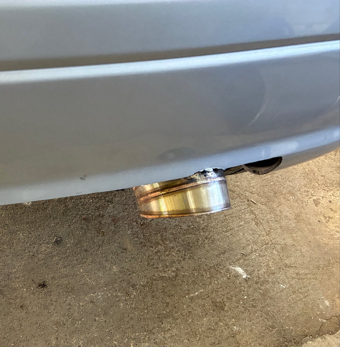 CAMRY_3S's tweet photo. ほぼ1ヶ月ぶりにガレージ来て
ミラの車検整備

リアピースの飛び出し量が微妙で
短縮させるか車検用マフラー作らなあかん...? https://t.co/sMAyZGIGED