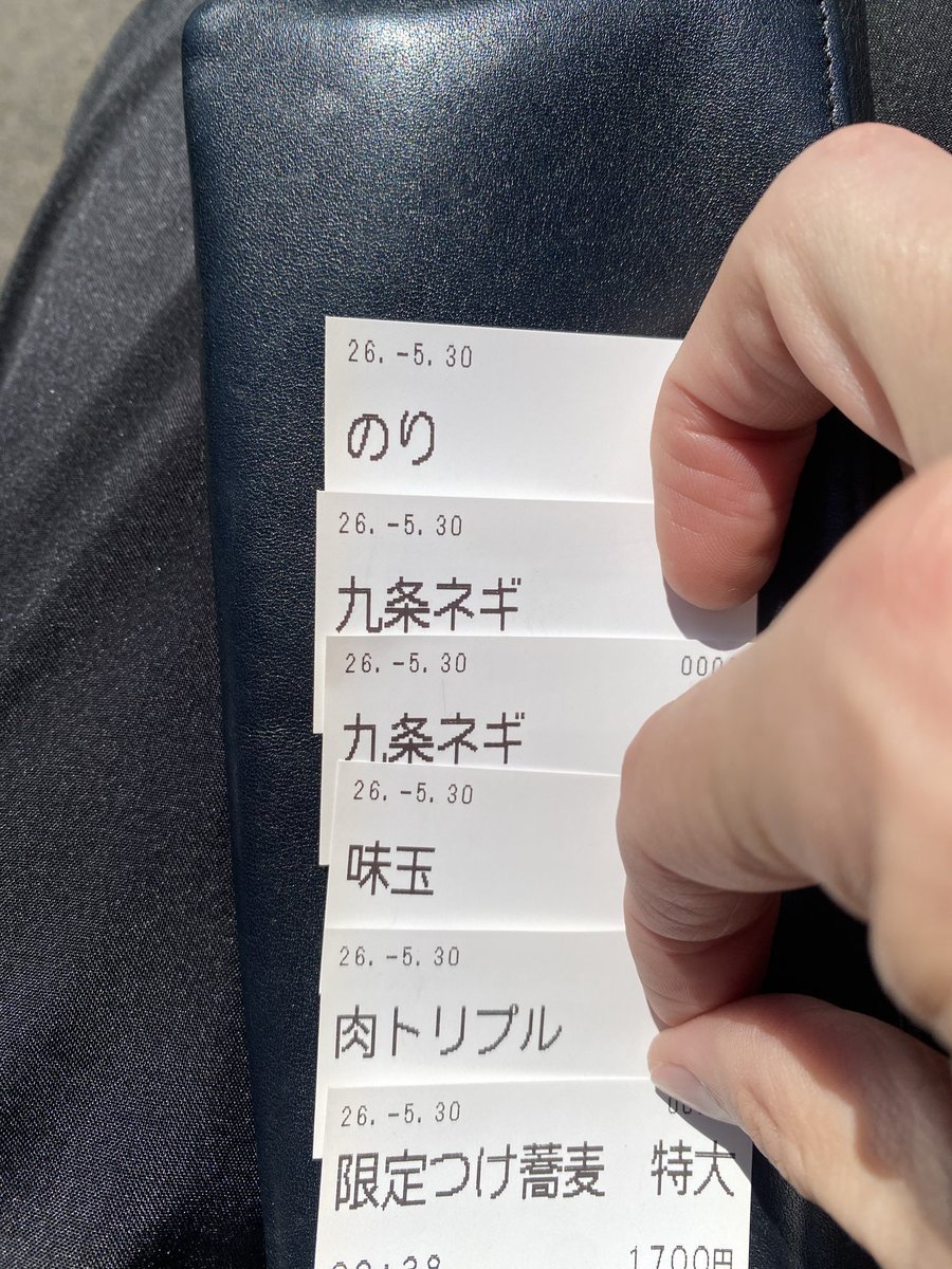 nttdomoco's tweet photo. ひら井で今季最初の麻辣つけ蕎麦

昨晩から腹減りすぎて朝が来るのを待ちに待ってベスコンで食べたつけ蕎麦が
激旨最高でした
おっ、新たな四字熟語ができたかも…

んでいつものとこでアップルパイを買いに行く
こちらは今季最後かも
フルーツサンドが爆ウマッぺろり🎶😋でした
あっ、パクってもた💦 https://t.co/d6OIX2ReZa