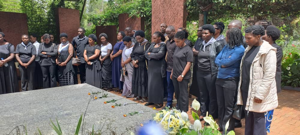 karambo_sector's tweet photo. Kuruyu wa Kane, Mu rwego rwo gukomeza kwiga amateka no guharanira ko Jenoside itazongera kubaho ukundi, abaturage mu Murenge wa #KARAMBO mu Karere ka @GakenkeDistrict bateguye urugendo rwo gusura Urwibutso rwa Jenoside yakorewe Abatutsi rwa KIGALI  ku Gisozi @muka_vestine https://t.co/edAZ2rZWfc