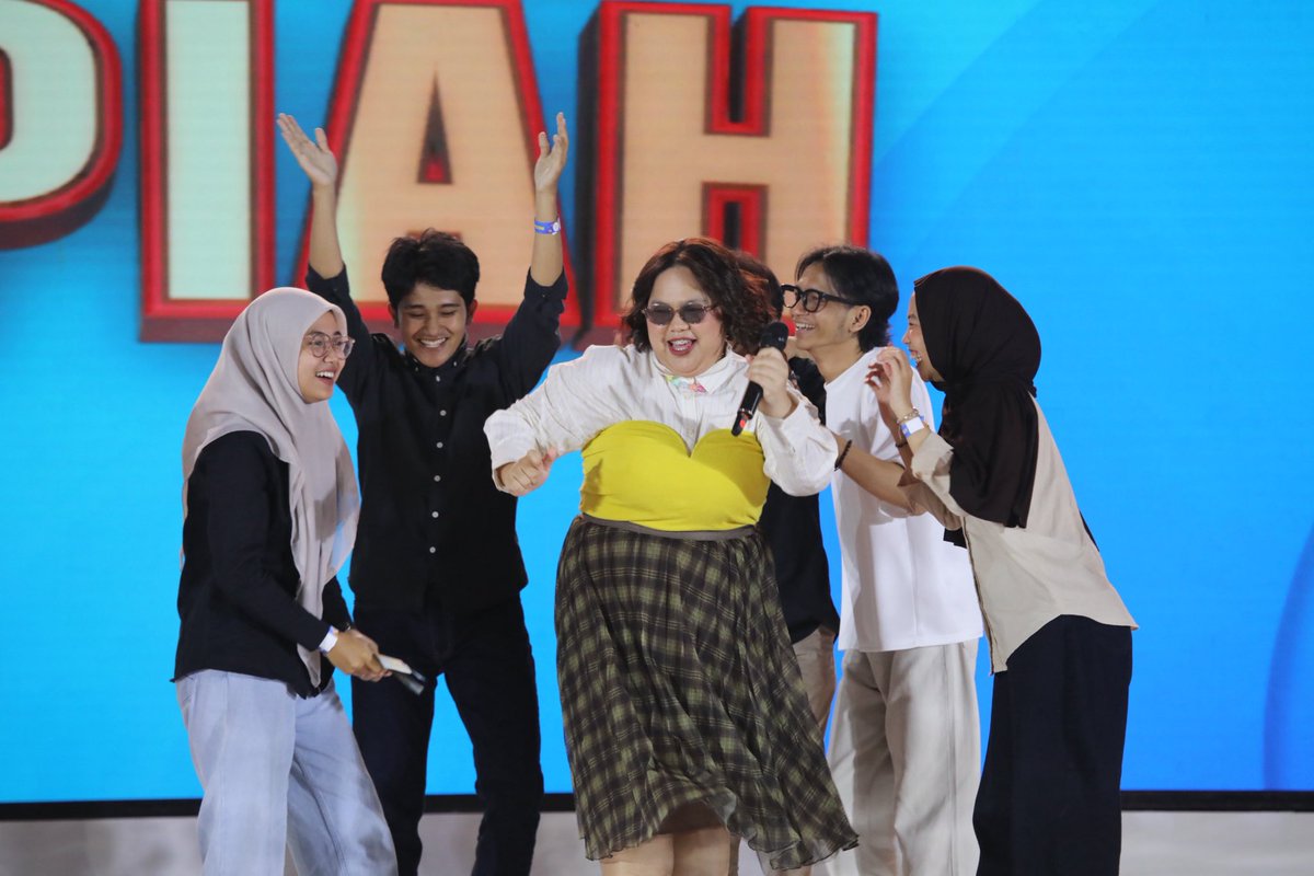 CxoMedia's tweet photo. Momen-momen seru Jogja Financial Festival kemarin!

Dari business talks yang inspiratif, live games bareng ARISAN, sampai performance keren! 

Siapa yang datengggg? ☝️

Sampai ketemu lagi di tahun depan, Jogja! Terima kasih antusiasmenya yang sangat luar biasaa ❤️

#cxomedia https://t.co/8WubVmlAOi