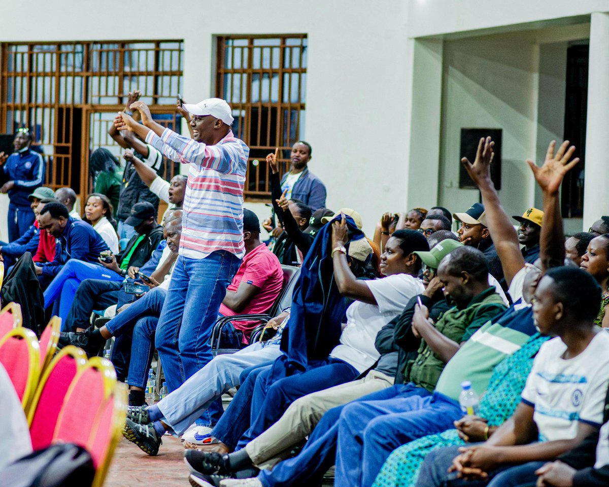 ClaudeHitman's tweet photo. Ku Gisagara hari #Volleybal

Mu irushanwa ryiswe Climate Action ryateguwe na @Rw_Volleyball na @REMA_Rwanda  amakipe ya POLICE mu bagabo n'abagore yageze kuri finale.

14:00  POLICE vs RRA(Women)
16:00  POLICE vs REG(Men)

Iyi mikino irabera muri Gymnase ya Gisagara. https://t.co/DXR0GvAeAR