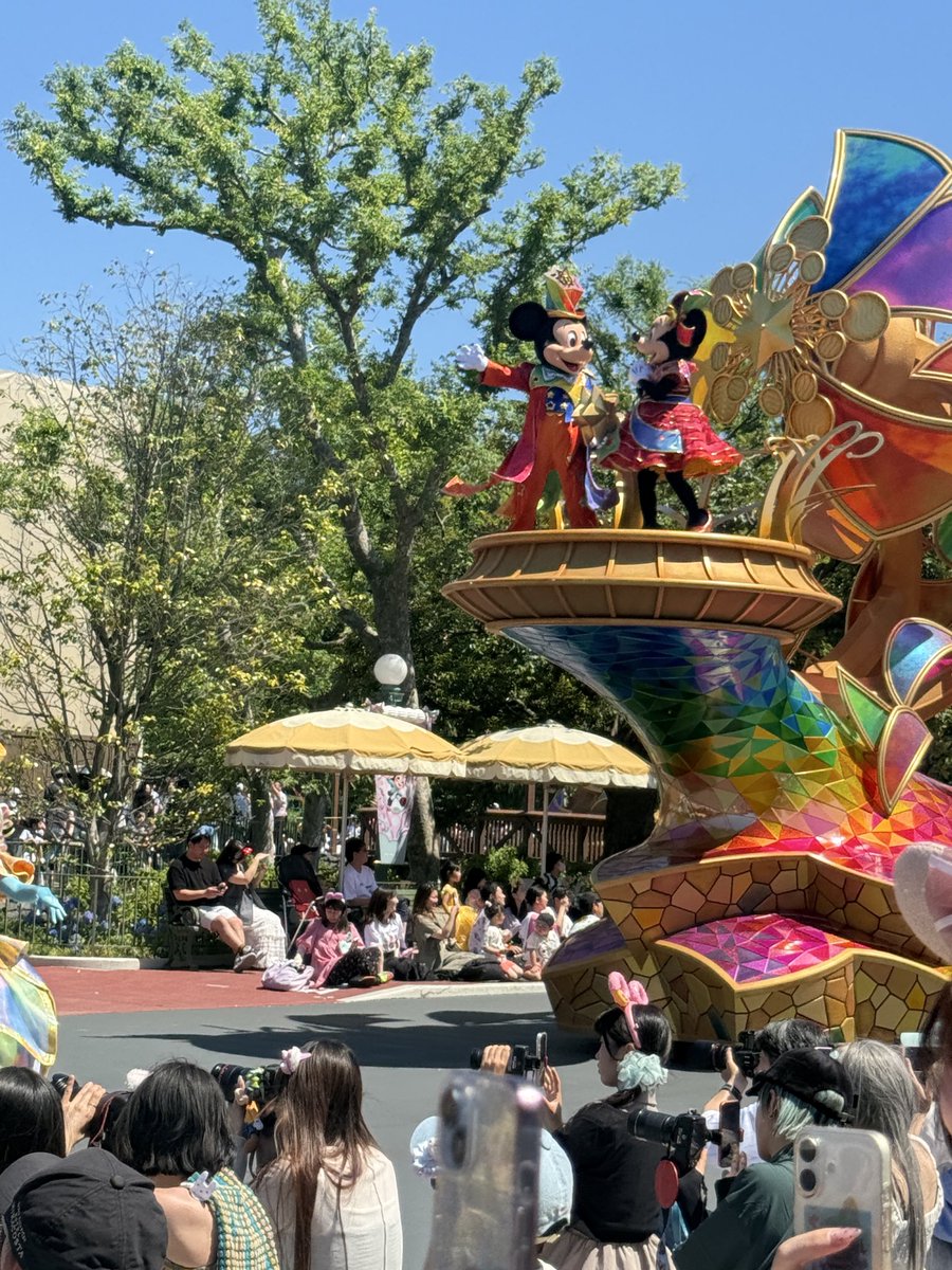 Yd3232's tweet photo. プラザのベンチにしました https://t.co/RpAZ1oTLMW