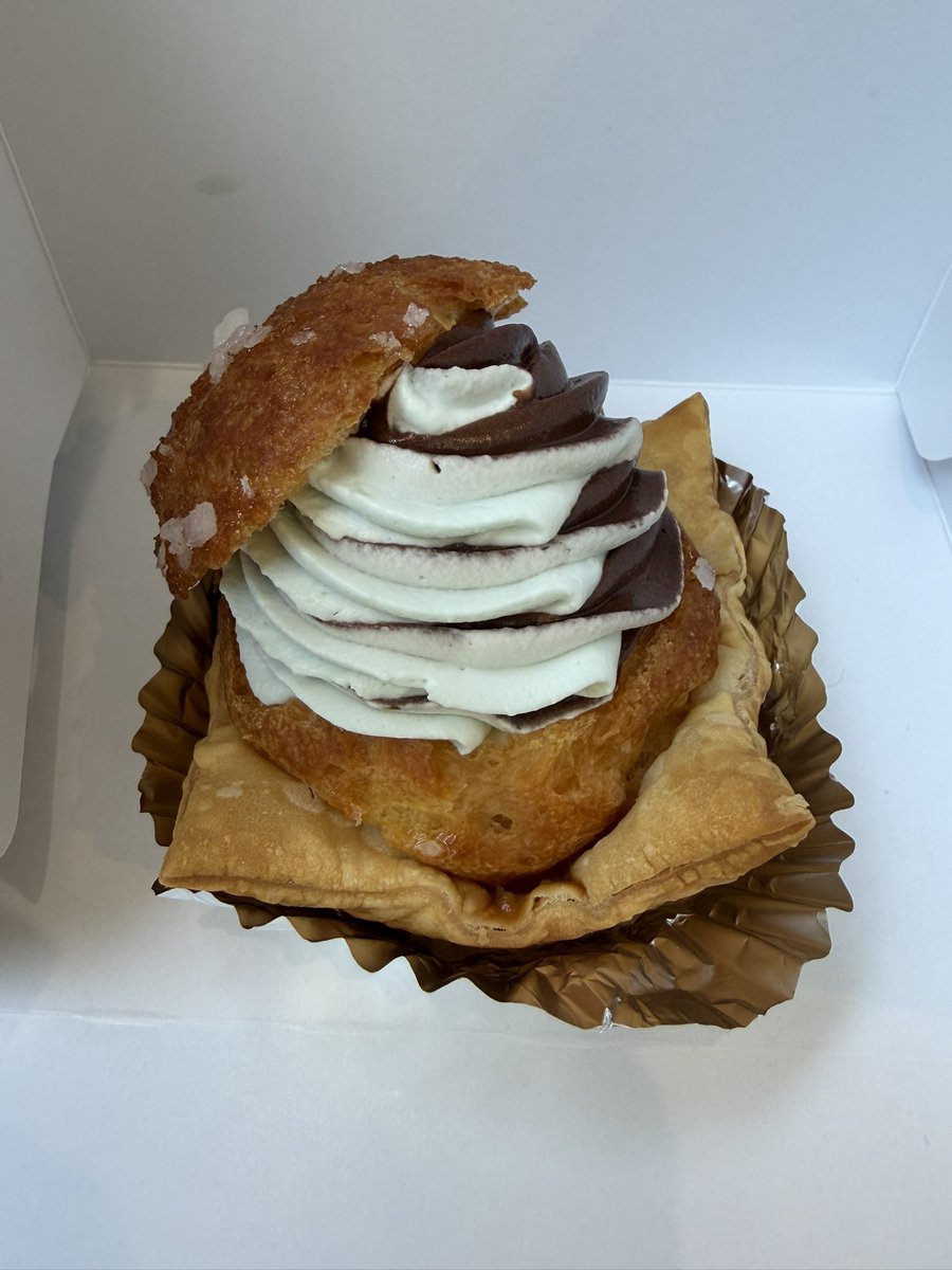 hitomiTY2's tweet photo. 池袋 のチョコミントハントの購入したのとまだなまくりさんとプリンは後で載せまーす！♡

#チョコミント
#チョコミントハント
#池袋 東武百貨店 https://t.co/wFGHEylOHB