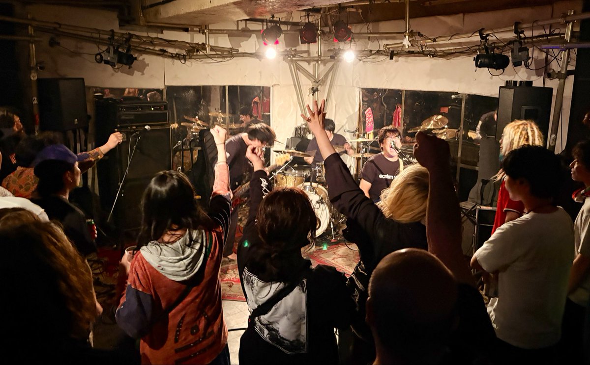 campbell_drums's tweet photo. そしてこちらも遅くなっちゃったけど、、、！

ヨルノアト良かった✨
ちなみにヨルノアトもLuciaと同じく10周年！お互い最高の10周年にしたいぜな🤩

みんなヨルノアトのライブ行くべし💨 https://t.co/EVHFIjtjf5