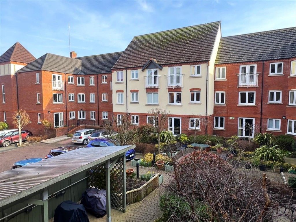 Tempertons1's tweet photo. Over 55's Development
Butter Cross Court, Newport                                                                       OIRO £156,750
A 2 🛌 1st floor apartment. For full details click here>>https://t.co/VR2AqAly1D 
To book a viewing call 01952 812519
#ProudGuildMember https://t.co/hepknGmOZ4