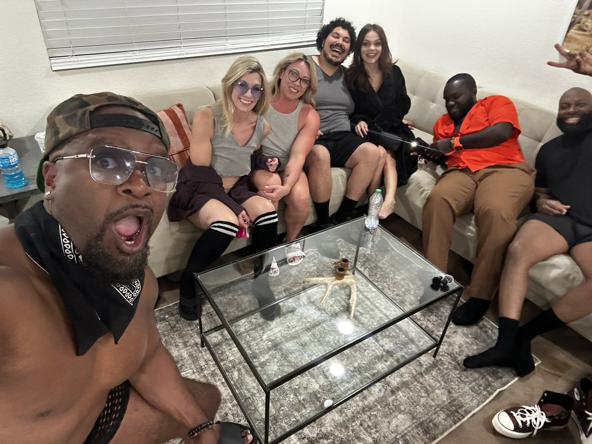bullsandqueens's tweet photo. 💦 FIRST NIGHT in #Phoenix and we are getting ready for some NAUGHTY FUN — who is joining us?

@funcharlie420
@_JadeLi_
@meliaavelin
@semajmedia
@Chocolatebeast5 https://t.co/0rlSRmtuks