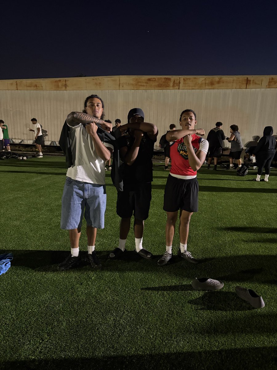 isaiahpedwrds's tweet photo. Good work today at @_UnderTheRadar_  camp with @Andreclarkk27 @tevitamoana https://t.co/I7GPh6qiqs