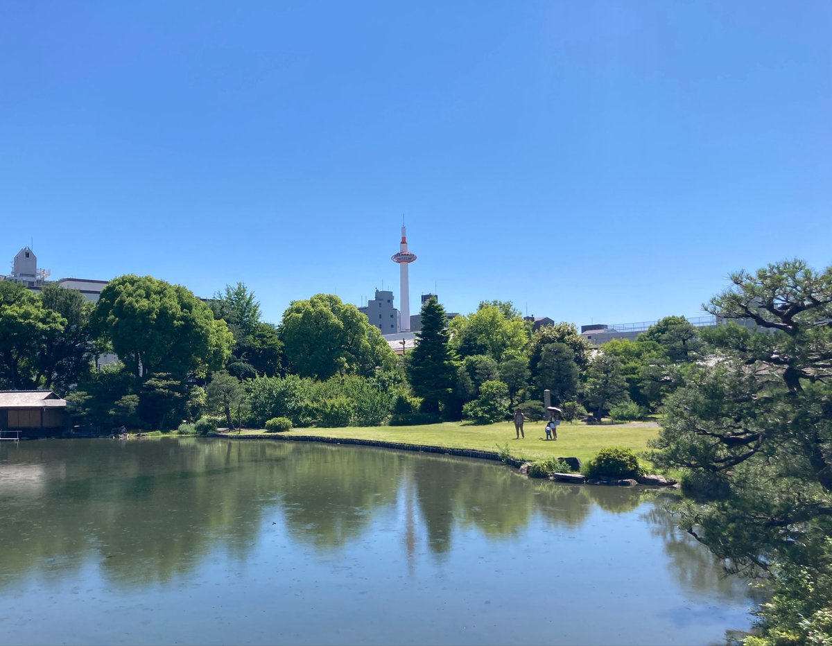 7002ken's tweet photo. 渉成園（しょうせいえん）　京都

1641年 三代将軍徳川家光が東本願寺第13代・宣如に本堂の東側一帯の土地を寄進したことが始まり

宣如はこの寄進地を自らの隠居所として整備

1653年ごろまでに現在の庭園の原型となる「池泉回遊式庭園」を作庭し国の名勝に指定される https://t.co/PrWo7Mr0Uw