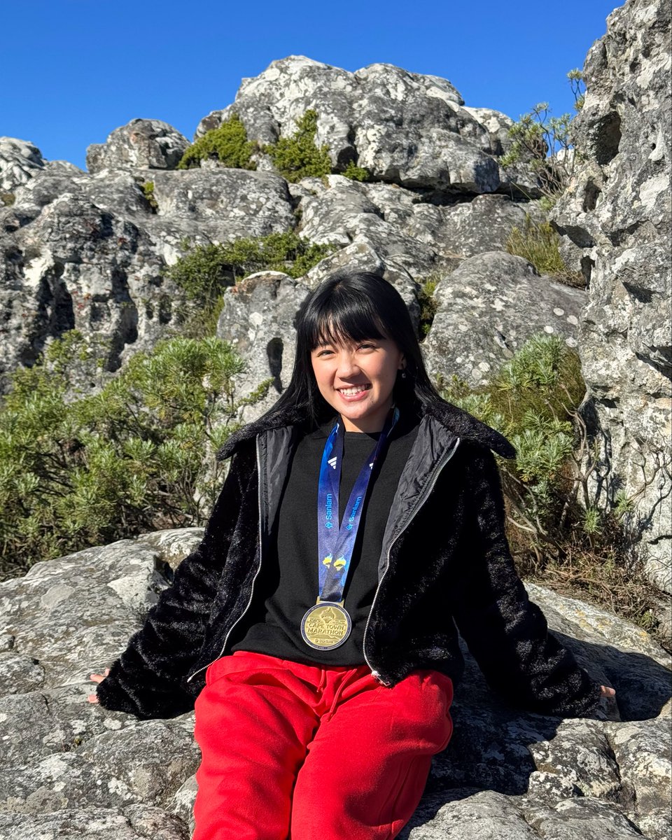 Cindygulla0's tweet photo. H+ 1 after Full Marathon di Afrika 🇿🇦
Jalan jalan ke gunung duluuu 🤘🏻 https://t.co/eANC0QDJOU
