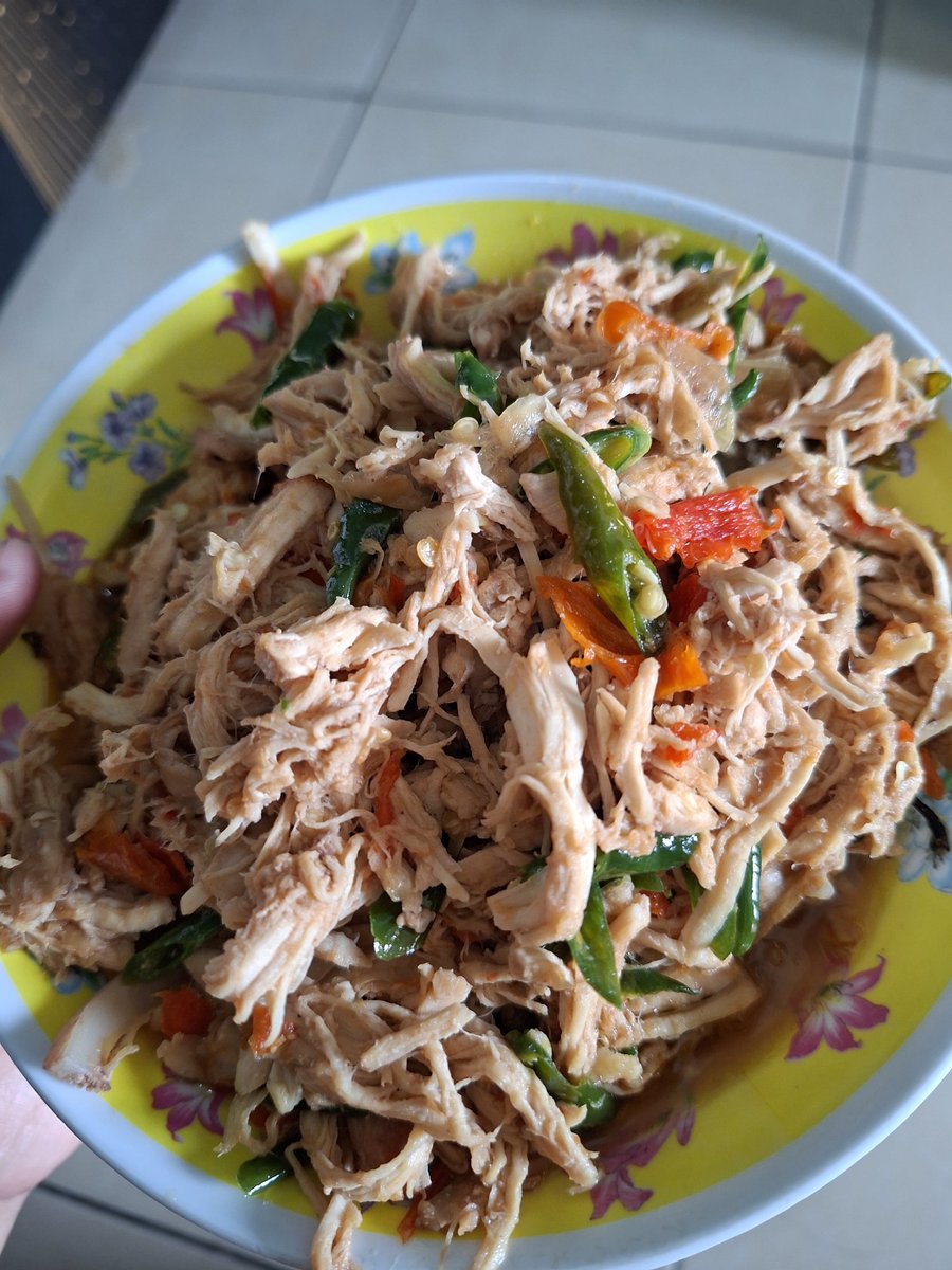defitafide's tweet photo. @FOOD_FESS punyaku jg gt cuma pake cabe rawit jd kurang merah
itu aku pakein cabe ijo jg tp aku potong² biar ada warna merah ijonyaa tp yagitu kurang merah https://t.co/vHveVwKRMw