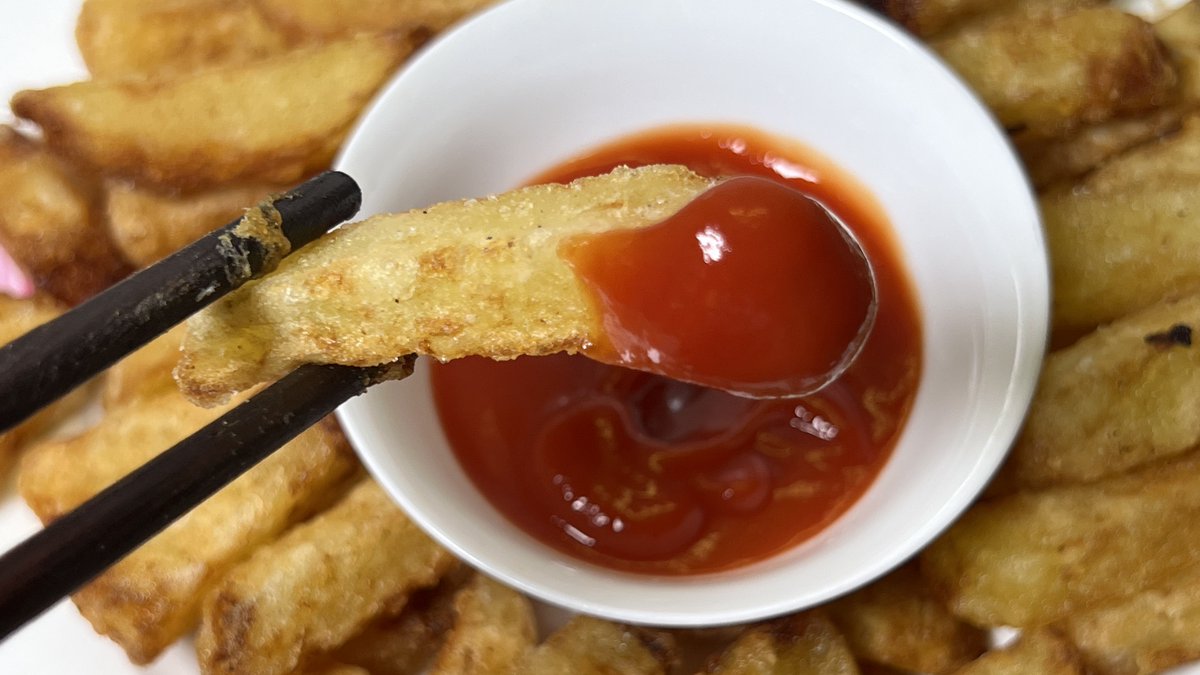 Max3Matina's tweet photo. Best snack alert  Crispy fries paired with creamy dip—perfect for lazy afternoons! Tag a buddy who needs this treat.， https://t.co/MObvS5p4L3