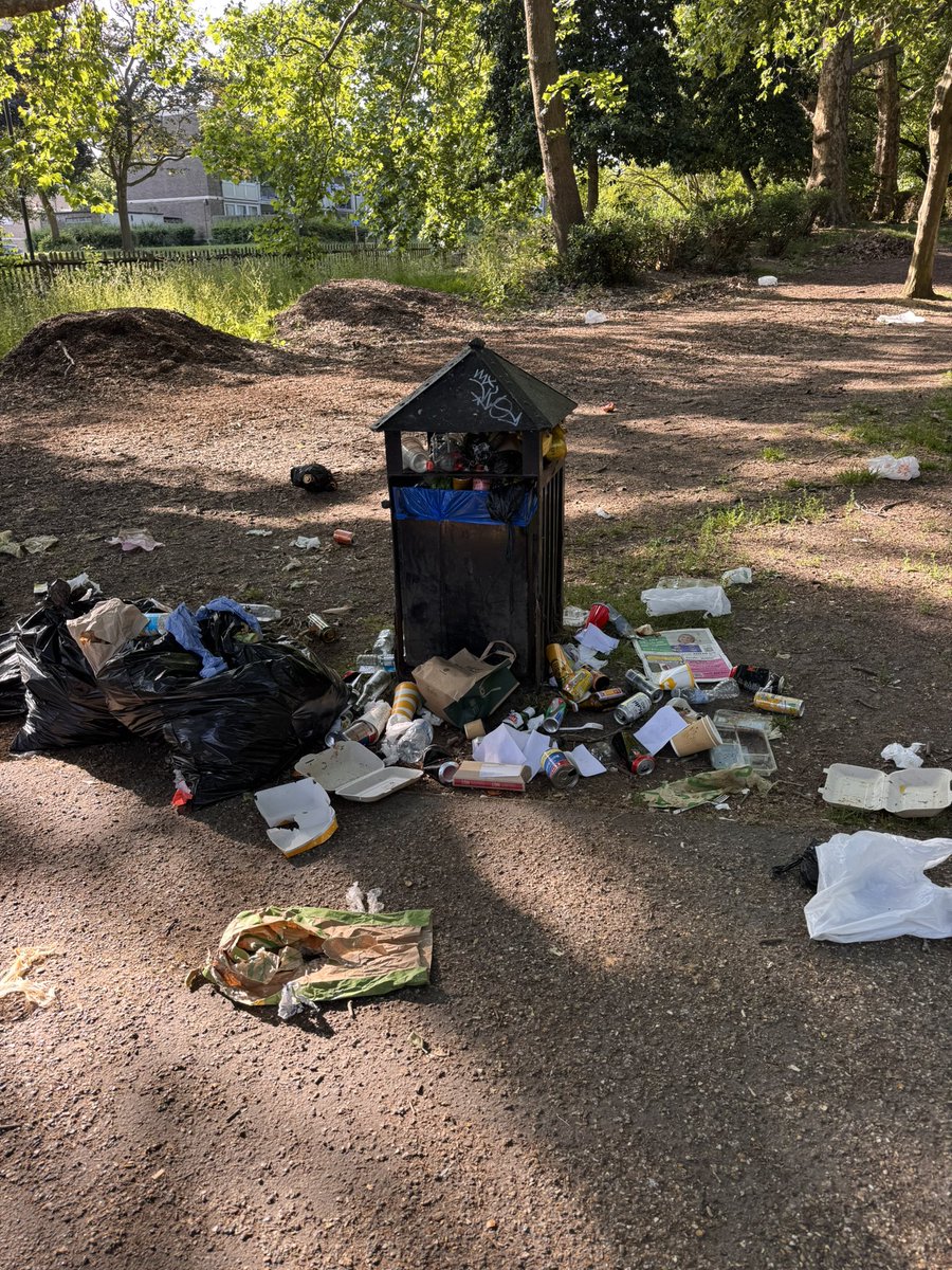 HarringayBirder's tweet photo. What part of "take your rubbish home with you" do people find so hard to understand? https://t.co/I1USB0MDIr