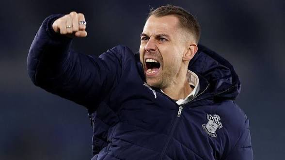 SaintsParody's tweet photo. We’ve got Eckert! Who? Tonda Eckert! I just don’t think you understand, he’s gonna take us up, and win the FA Cup, we’ve got Tonda Eckert!

Am I the only one buzzing for siege mentality, shithousery and automatic promotion next season?!

#saintsfc

@AlfieHouseEcho 
@AdamBlackmore 
@FootballMartin_ 
@SouthamptonFC