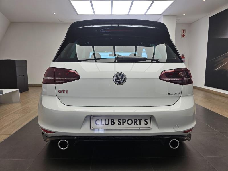 BoitumeloCaleb's tweet photo. R1 199 900 
2017 Volkswagen Golf GTI ClubSport S M/T
1 Owner vehicle that has been kept brand new
Number 396 of 400 limited-edition
2.0L Turbo engine 
228kW &amp; 380Nm of torque 
(220 km) 
this collector's item is truly a rare vehicle to find* https://t.co/ETiwmIuCLc