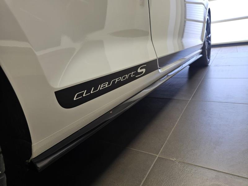BoitumeloCaleb's tweet photo. R1 199 900 
2017 Volkswagen Golf GTI ClubSport S M/T
1 Owner vehicle that has been kept brand new
Number 396 of 400 limited-edition
2.0L Turbo engine 
228kW &amp; 380Nm of torque 
(220 km) 
this collector's item is truly a rare vehicle to find* https://t.co/ETiwmIuCLc