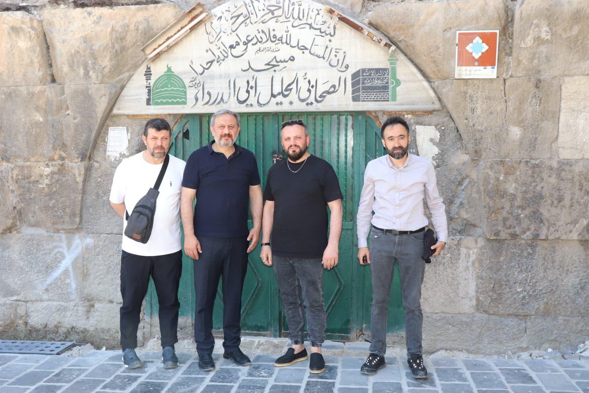 makif_yilmaz's tweet photo. 📍Kudüs Fatih’i Selahaddin-i Eyyübi’nin kabri, 
📍Şam’ın hikmetlisi sahabelerimizden Ebu Derda’nın kabri,
📍Muhiddin-i Arabi Hazretlerinin kabri şeriflerini ziyaret ettik.

Rabbim rahmet eylesin, mekanları cennet olsun. https://t.co/2rKnBZPoQr