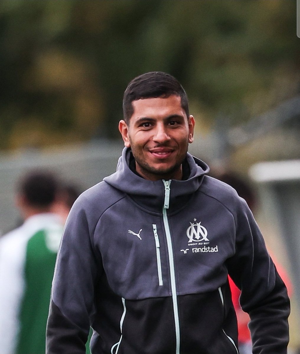 mathis_football's tweet photo. 🚨 ÉNORME TENSION EN INTERNE À L’OM AUTOUR D’ALI ZARRAK 😳💥

Selon plusieurs informations, une partie du vestiaire de l’OM et de la Pro 2 ne voudrait plus travailler avec lui 🥶 https://t.co/2EKghNTFeq