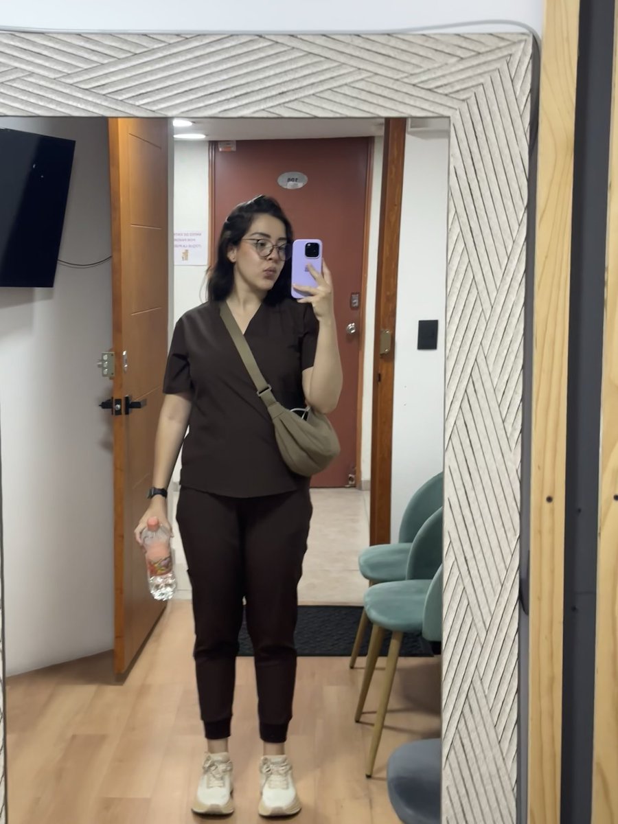 jussstdanis's tweet photo. life update: tengo un hombrecito que me ama, amo mi trabajo, volví a ver a the wiken con DiegoP y sobre todo ya me desinflame y me veo espectacular, life goes onnnnnnn https://t.co/DnhVaUOObf