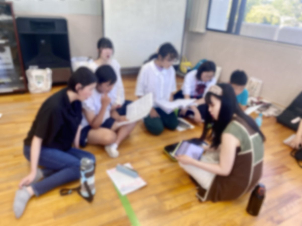 KCC_information's tweet photo. 今日も元気に練習中♩

柏少年少女合唱団には、昔から受け継がれている素敵な光景があります🥰

大きな団員が小さな��員に寄り添い、歌い方や楽譜の見方を優しく教えて��げること。
先輩から後輩へ、歌声と一緒に あたたかな伝統も受け継がれています🫶 https://t.co/RMiP5WocfX