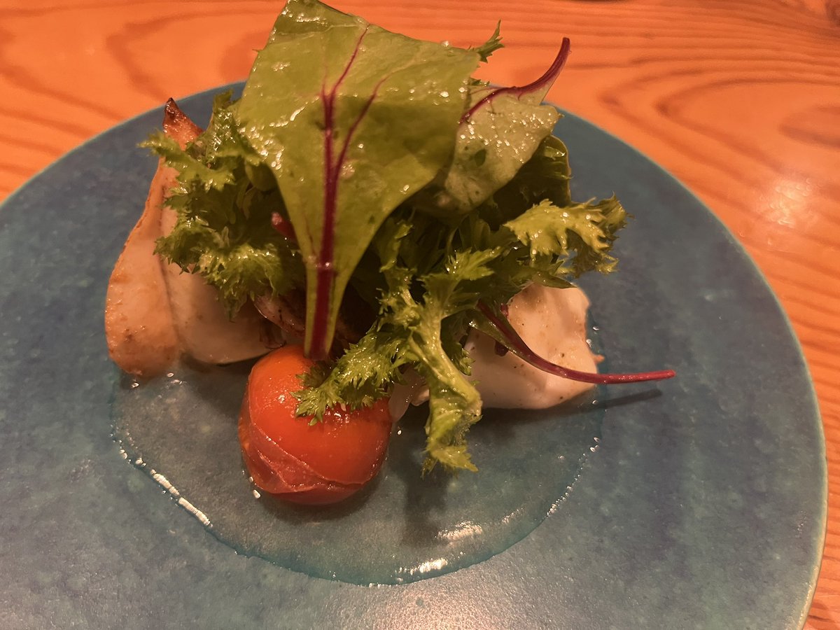 ard30it's tweet photo. こじんまりとしたフランス料理屋さんが近所にあったので行ってみた！
珍しい食材に手の込んだお料理でどれも美味しかった☺️
ホワイトアスパラガスが美味しすぎた。 https://t.co/DS1OcgykPk