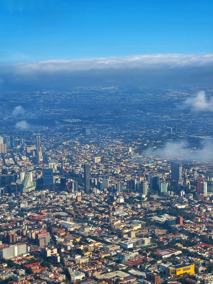 TheFindingNimo's tweet photo. Hey @Snapdragon, consider these Mexico City aerial shots a free trial of what your chip can do in my hands.🇲🇽
​Now, HOW MANY LIKES ON THIS POST to book my actual window seats for the FIFA matches? Let's make a deal. ✈️⚽ #SamsungS21FE 
#ShotOnSnapdragon #SnapdragonInsiders
 ⏬️ https://t.co/Ec71BqPN1H
