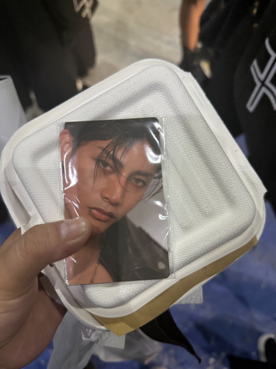 FanGirlingSuson's tweet photo. Don’t forget to buy! They have exclusive PC for Felip. Hahahaha bibili ng alam para sau Felip!

@felipsuperior #FELIP #FELIP_Sulfur https://t.co/GqtRVVskfa