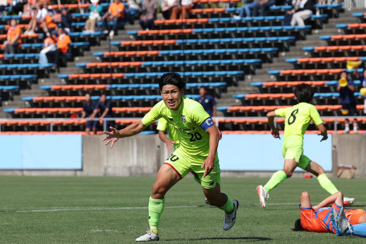 insencemoon's tweet photo. 福島県高校総体準決勝
第2試合
郡山vs帝京安積
２点先取した帝京安積に、後半追いついた郡山。
延長後半終了間際に帝京安積キャプテン鈴木珀の今日二点目で帝京安積が2年ぶりの全国へ。

公立進学校の郡山の素晴らしい戦いに、勝ったチームも負けたチームも涙涙の試合でした。
 #ニューバランス https://t.co/Qx4sGsQGTj