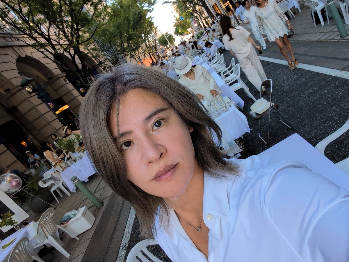 naokirodion's tweet photo. Something is going on. 
#kobe #whitedinner https://t.co/juiIp4V233