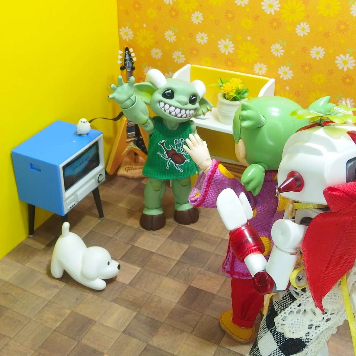 HeniTamanegi's tweet photo. アニマルスツール ミニチュアコレクション
トイプードル

今日はフォーン君のお部屋に似合いそうな新しい家具を持ってお宅訪問🏠
犬をかたどったイスで小柄なフォーン君にぴったりサイズ😄
飼い犬のポチ君も気に入ったようです🐕
ララ「中に収納も出来ます！」 https://t.co/CaUZhAakg3