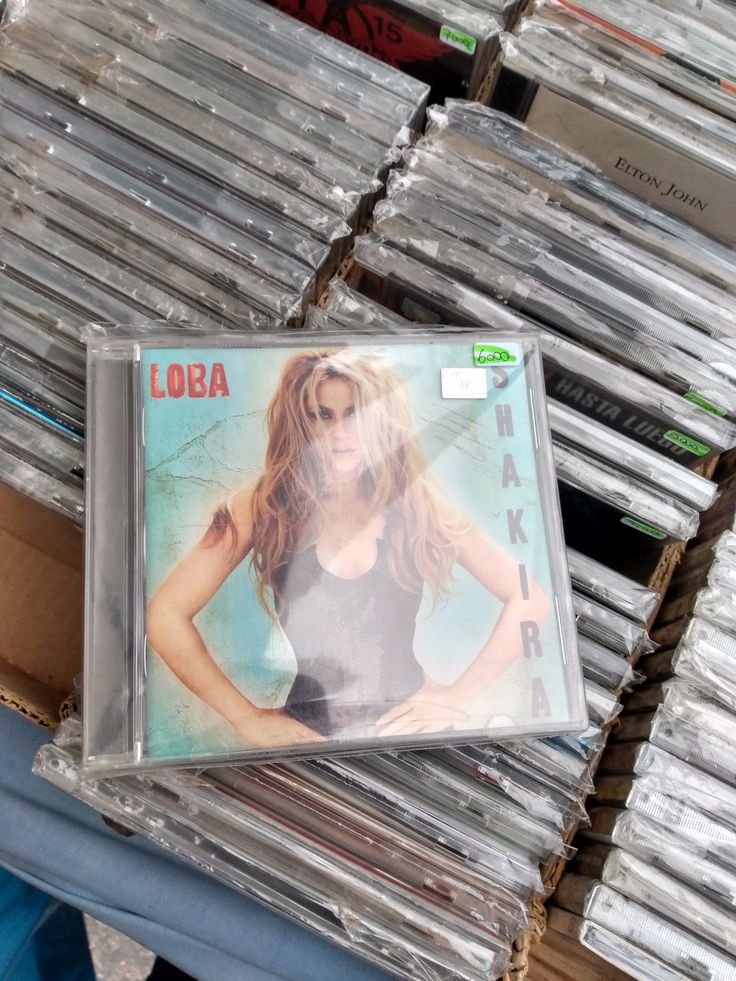 BigSensa1's tweet photo. As a NIGERIAN 🤍🤑 

My mom loved Shakira 
My Dad bought all her CDs back in the day when I was around 8-10 years old 
Now I'm 21 and I can't stop loving her music....

I've even learnt a few Spanish from her songs 

That woman is a GEM 💎 https://t.co/maPJuUPy8y