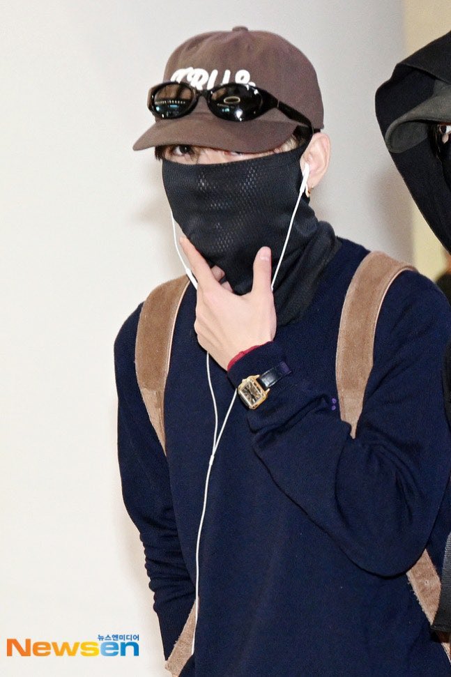BTS V THAILAND tweet media