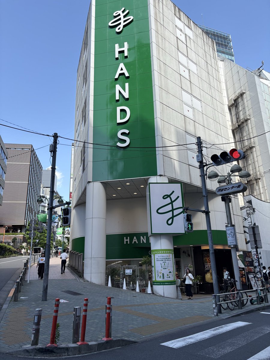 ndk2301's tweet photo. ハンズ(旧東急ハンズ)渋谷店が11月に閉業するというので、欲しい材料関係を必要最低限リストアップして、渋谷へ行って来ました。
丁度お昼時間だったので神座(かむくら)に寄り、ラーメン・餃子セットを食べました。
その後ハンズへ向かいリスト通りに買い物をして来ました。
#ハンズ
#神座 https://t.co/7NlGBGxGI0