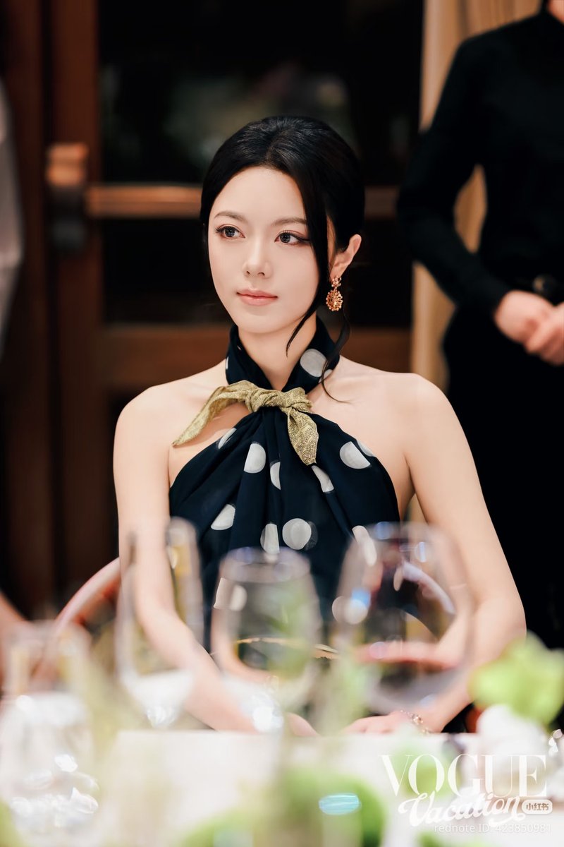 randmpersonjk's tweet photo. 2026.05.30
VOGUE Fashion &amp; Beauty | XHS

Classy girl ✨️🥂

#ZhaoJinmai 🌾 #赵今麦 
#ZhaoJinmaiVogueVacation2026 https://t.co/LDROqfV8VL