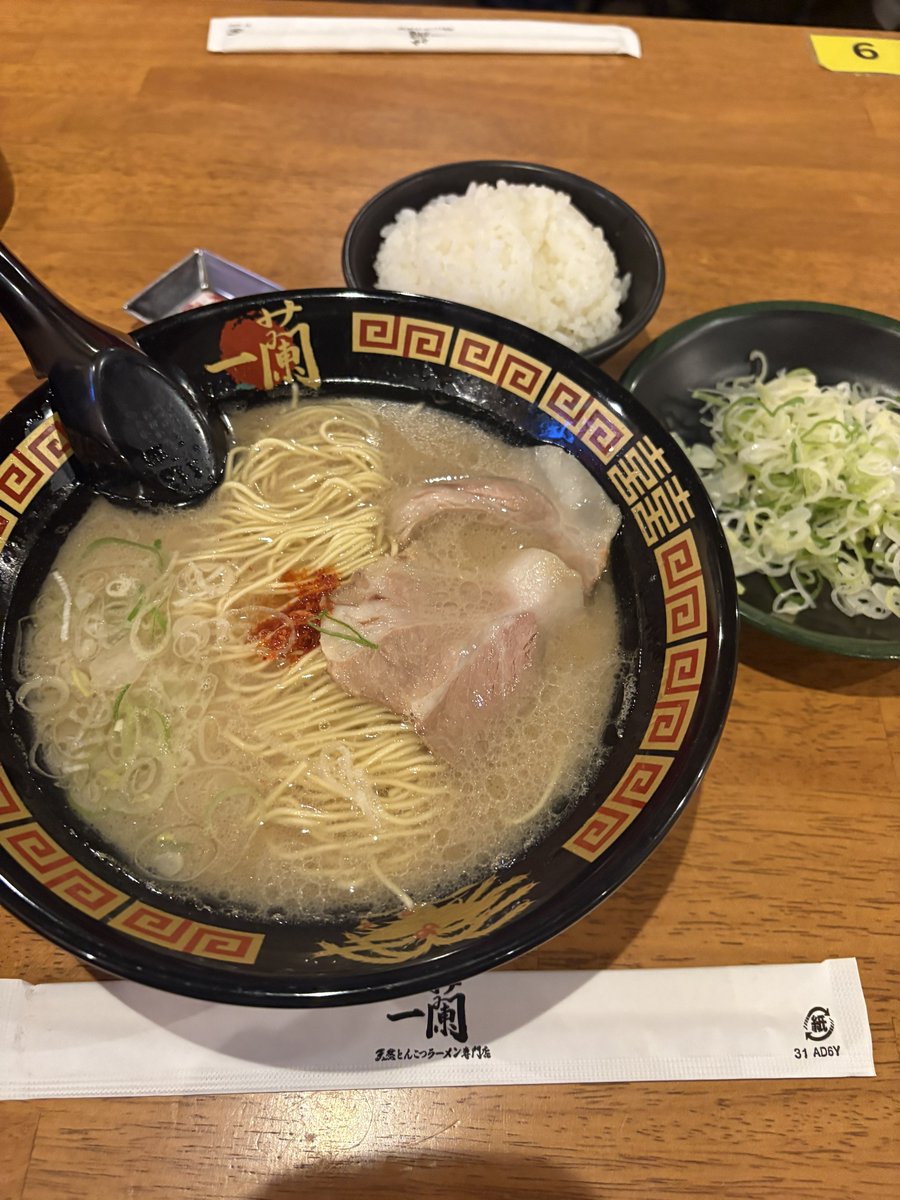 bymirei's tweet photo. キマってきた(こい味超こってりにんにくMAX替え玉白米ねぎトッピング) https://t.co/9QhBP2ycyw