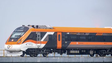 DynamicAndhra's tweet photo. 🚨 AP Chambers urged South Coast Railway Zone to improve rail connectivity across AP. More trains from Vijayawada to major cities across India Vijayawada-Bengaluru Vande Bharat Freight & station upgrades
#Dynamicandra▫️ https://t.co/s4iq0VqaGO