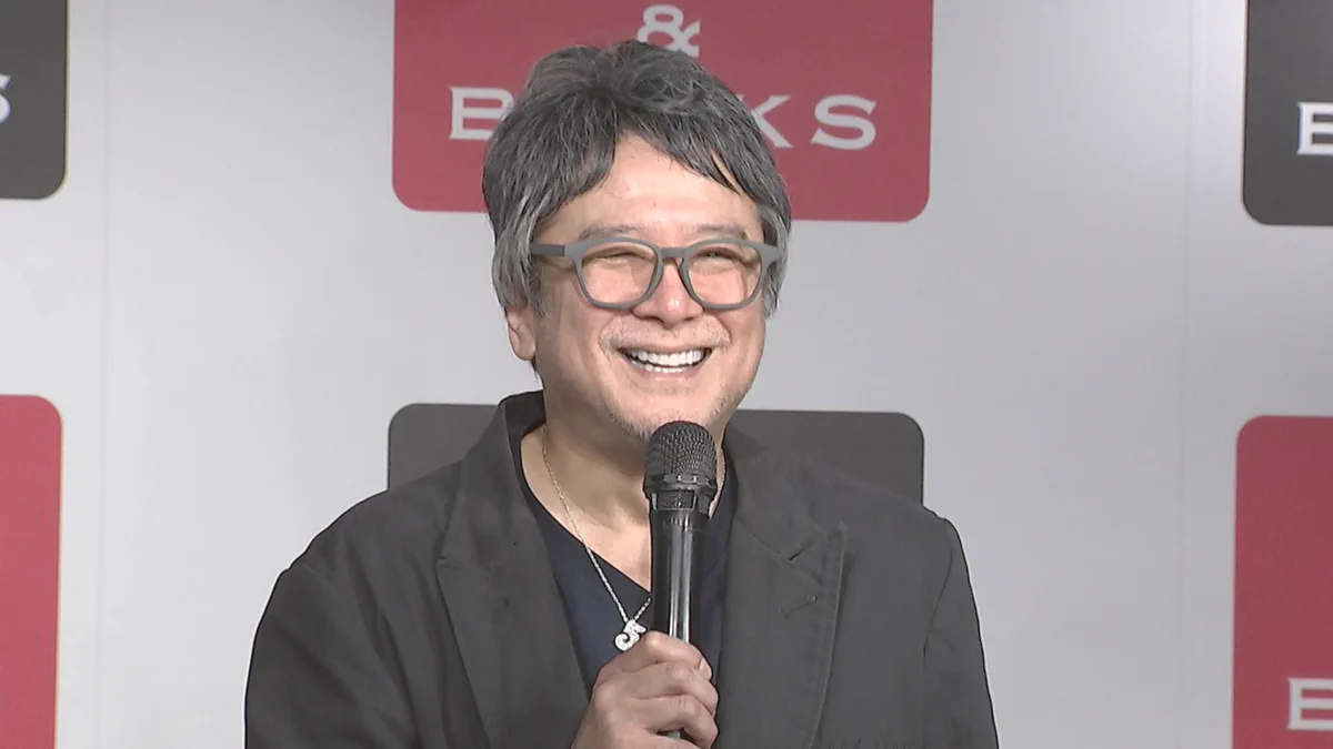 錦織一清、38年ぶりソロ写真集発売イベントに照れ笑い