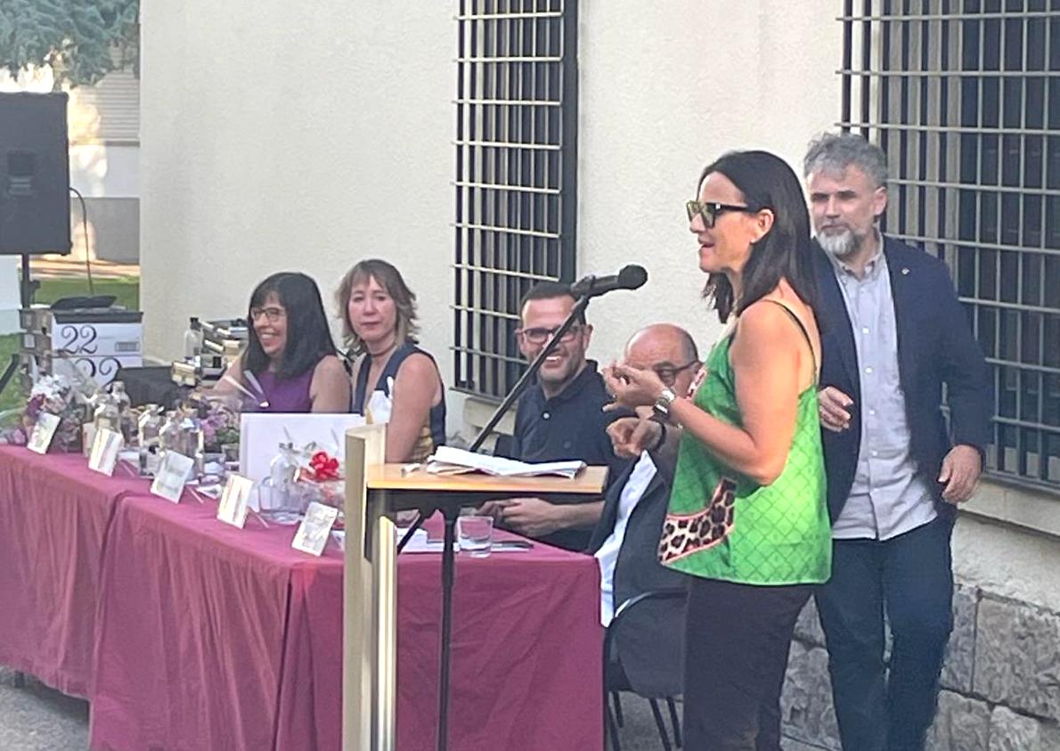 VeteriLleida's tweet photo. Vam ser presents al lliurament d’orles del Grau en Veterinària i Ciència i Producció Animal a l'ETSEAFIV, amb la intervenció de Teresa Milà.
Felicitats als futurs veterinaris i veterinàries: comenceu una professió apassionant, exigent i essencial per a la societat. 🐾 https://t.co/qblPhcXATm