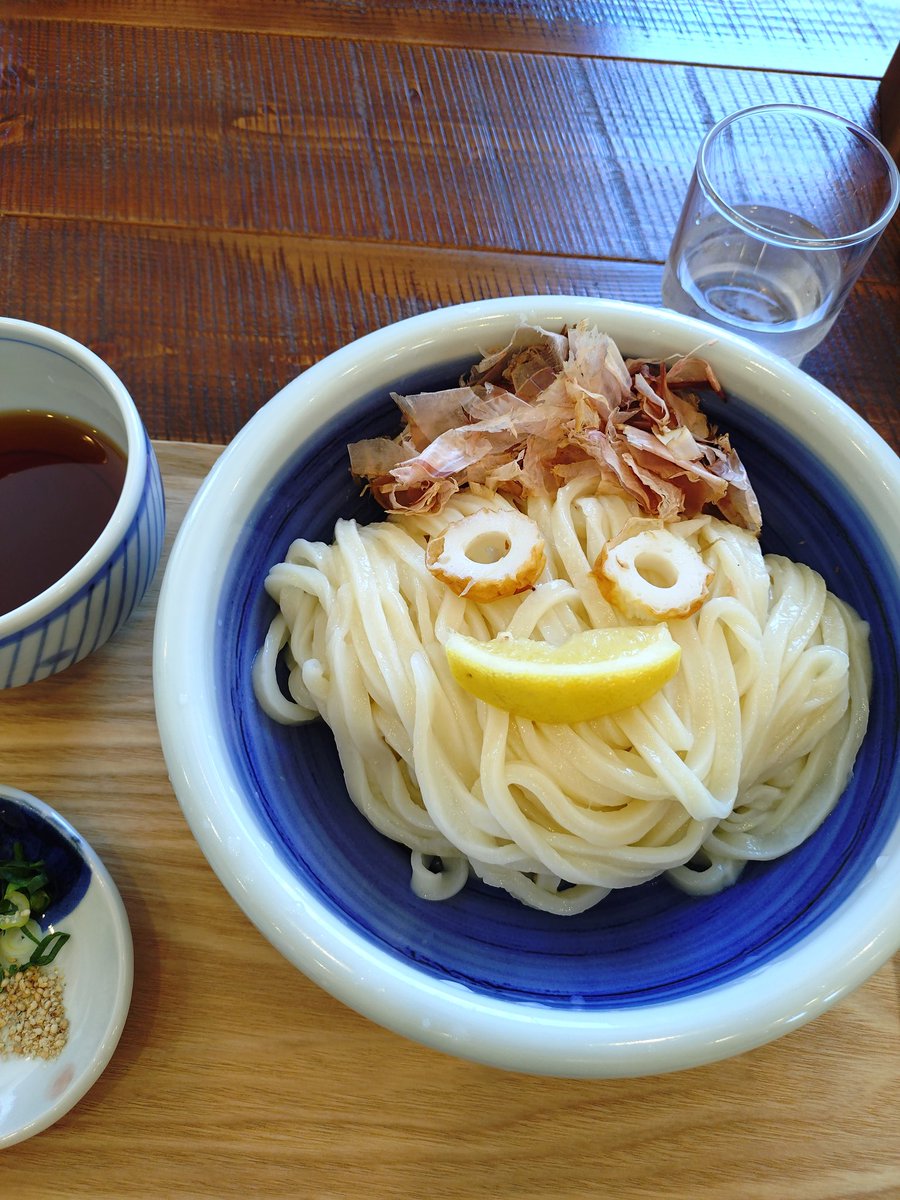 bobbybonten's tweet photo. 本格純手打　高まるうどんさん
純ぶっかけうどん大盛
近所にできた気になるお店に家族で訪問‼️チェーン店も美味しいですが、ちゅるモチ感がレベチの美味しさ🤣かけ汁も濃すぎず、ダシ感が深く、レモンを絞ると最高🥰大盛は食べ応えバッチリでコスパも最高😺ごちそうさまでした🙂‍↕️ https://t.co/Zf6dPN9YSd