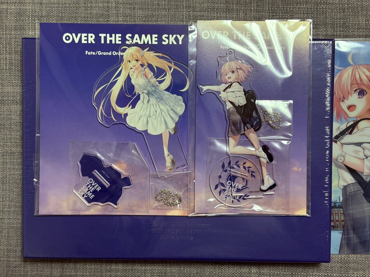 FGO10周年企画のOVER THE SAME SKY画集とグッズが届いた、画集は化粧箱 