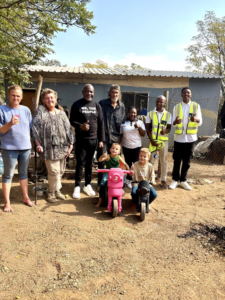 southafricandly's tweet photo. The Collen Mashawana Foundation will build houses for vulnerable white families in the Sonskynhoekie Informal Settlement, north of Pretoria. During a recent visit, Founder Dr. Collen Mashawana joined the team to assess living conditions and distributed food, clothing &amp; blankets https://t.co/TR9wiqXCJi