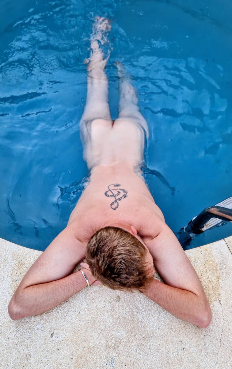 hotbw2's tweet photo. Chaleur espagnole &amp; fraîcheur de l'eau... 🇪🇸💦

Totally free under the sun of Marbella. ☀️

🔥 RT &amp; Like if you want to jump in with me / si tu veux me rejoindre ! 😈👇 https://t.co/IFJJpCyEp7