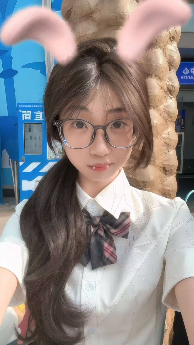 02_y9's tweet photo. AI视频脱衣明星换脸抖音网红一键去衣 可爱的JK小萝莉在户外就直接狠狠的输出她 AI黑科技去衣，满足你的一切爱好 这效果太满意了 https://t.co/sNENuWlUad