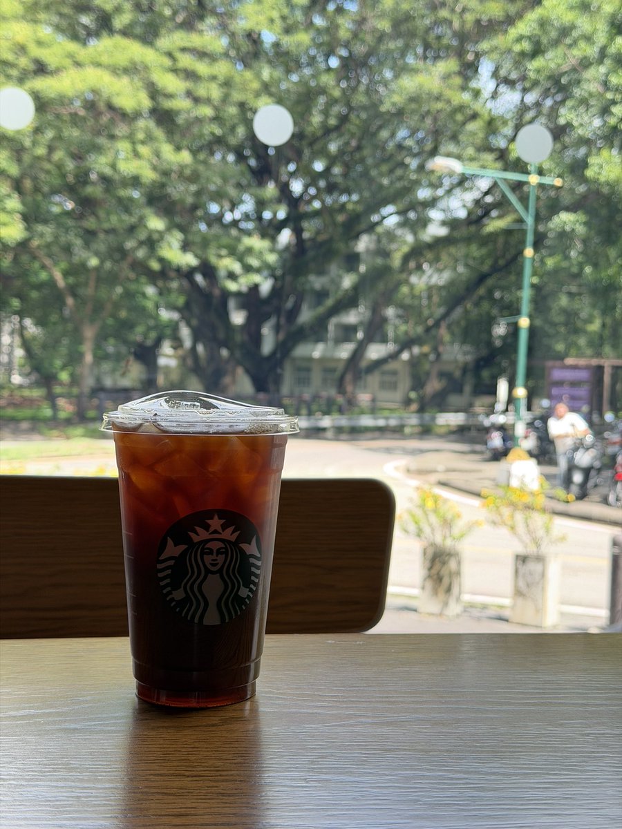 art438's tweet photo. Starbucks มช https://t.co/ceAHPFI2O4