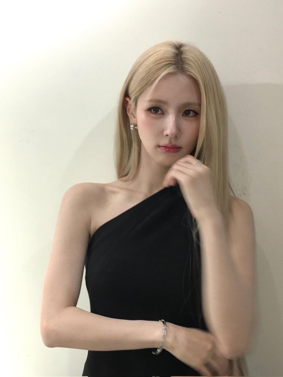 lovenoodle0131's tweet photo. https://t.co/1J3yQ1Eeee

#미연 #MIYEON https://t.co/lYXyOgtW27