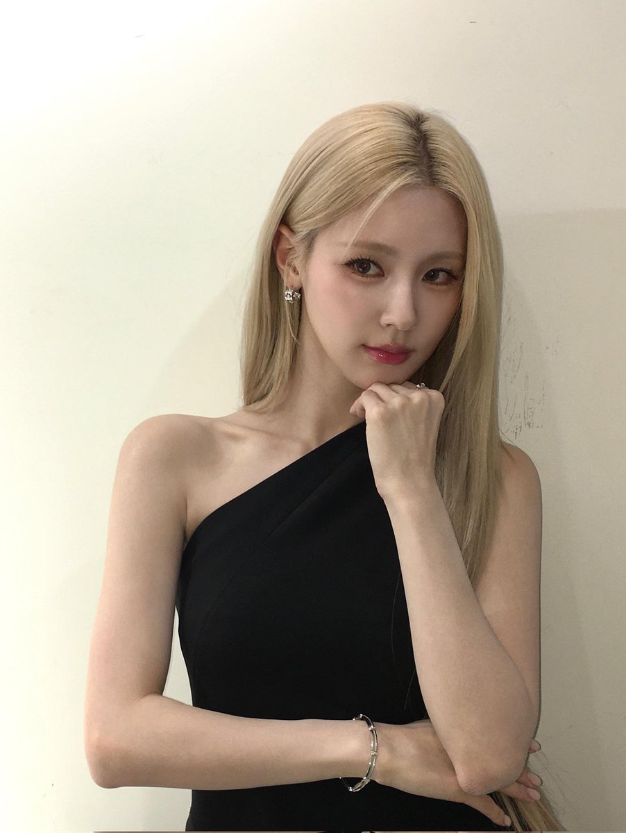 lovenoodle0131's tweet photo. https://t.co/1J3yQ1Eeee

#미연 #MIYEON https://t.co/lYXyOgtW27