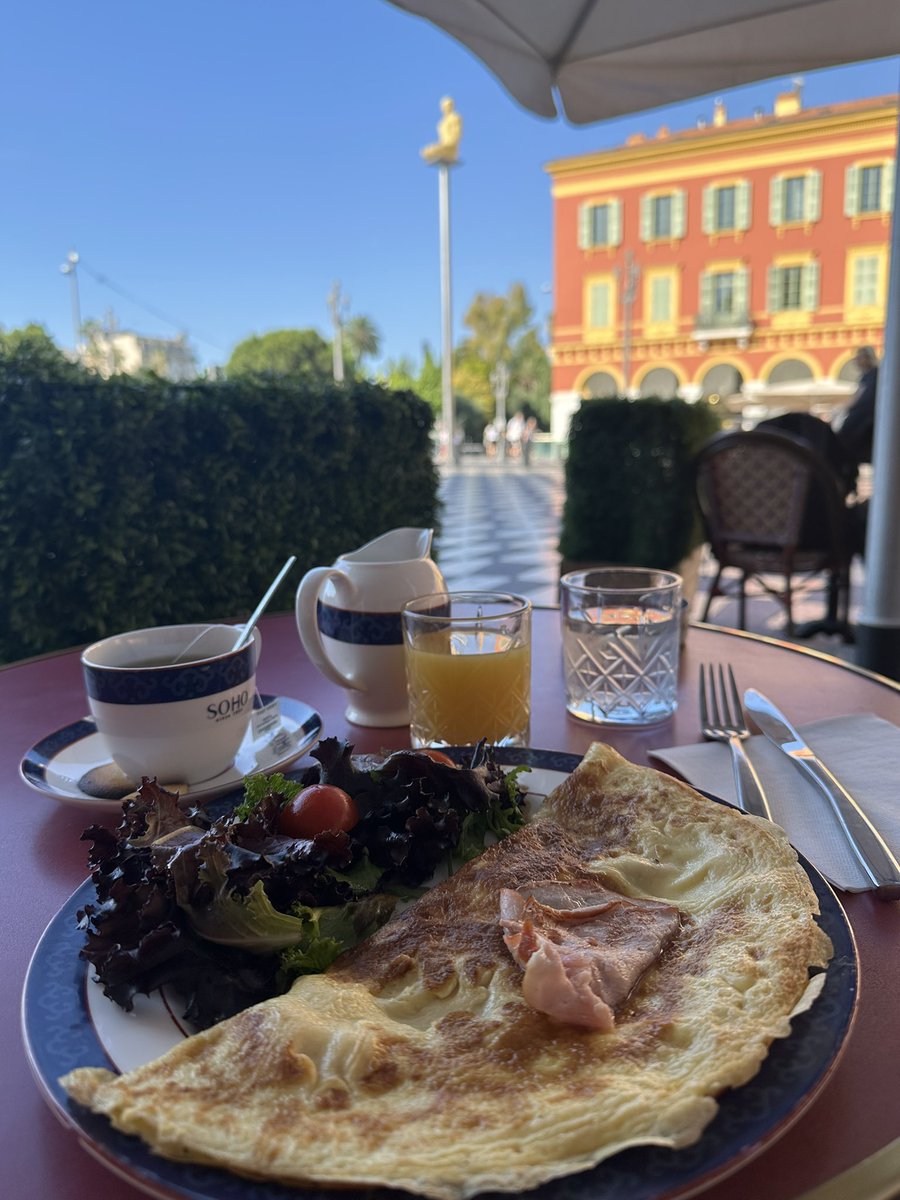 edenpourvous's tweet photo. Qui raque pour mon petit dej ? https://t.co/2KtYok4hHN