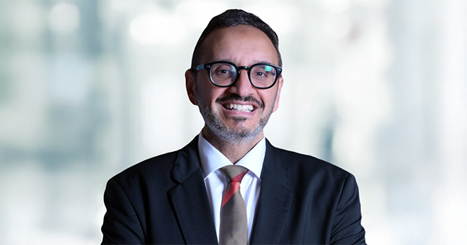 Argaam's tweet photo. قال نزار باهبري الرئيس التنفيذي لشركة السعودي الألماني الصحية إن قرار إدانة عددٍ من أعضاء مجلس إدارة الشركة ولجنة المراجعة فيها لا تأثير له على الشركة من الناحية المالية ولا من جهة تغير هيكل الملكية فيها.

باهبري في مقابلة مع أرقام: القرار يتعلق بمعالجات محاسبية وآلية عرض وإثبات بعض الإيرادات والمطالبات المالية خلال فترات سابقة ولم يتضمن القرار المنشور أي اتهامات تتعلق بالاختلاس أو الاستيلاء على أموال الشركة.
 
أكد الرئيس التنفيذي معالجة الأثر المحاسبي المرتبط بالفترة التاريخية المشار إليها وعكسه ضمن القوائم المالية مشيراً إلى أن الإدارة ترى أن المركز المالي والتشغيلي الحالي للمجموعة يعكس مرحلة مختلفة قائمة على التوسع المنضبط.

لمزيد من التفاصيل: https://t.co/BLTbmouSuO