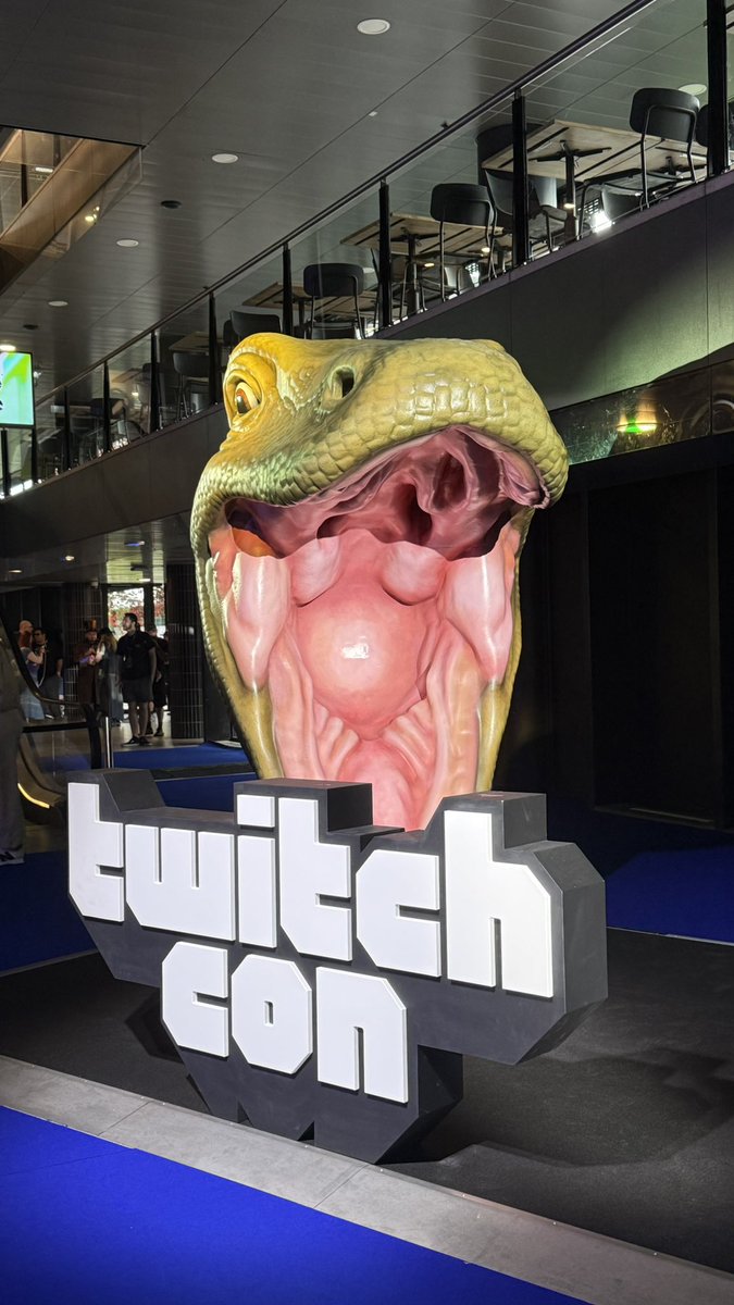 DatFrogPog's tweet photo. Pog #Twitchcon https://t.co/h4UyGhjWN9